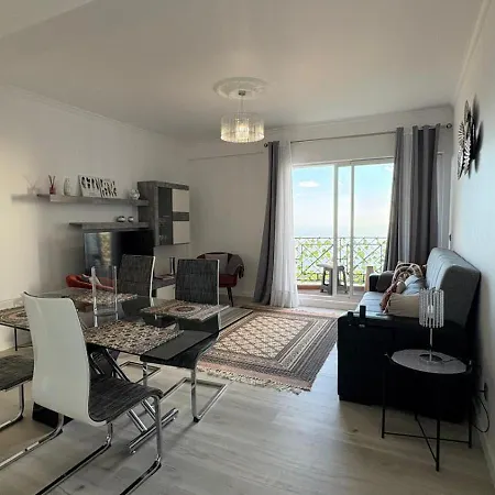 Spacious Bright With Ocean Views Apartment